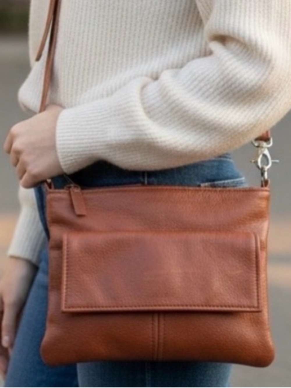 VICTORIA LEATHER CO vintage leather crossbody bag, medium brown.